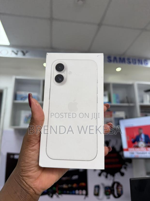 New Apple iPhone 16 128 GB White