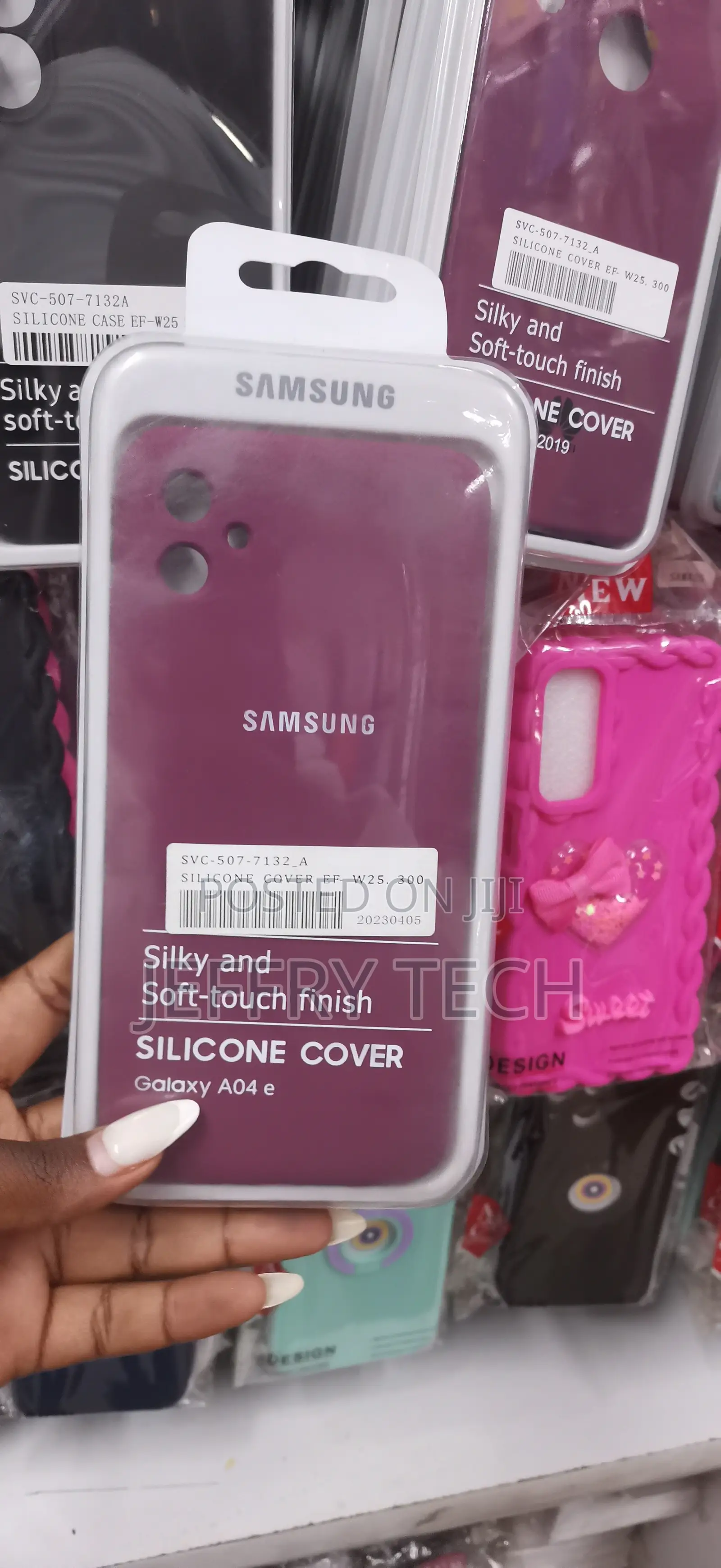 Samsung Galaxy A04e Silicone Cover in Burgundy With a Soft-Touch