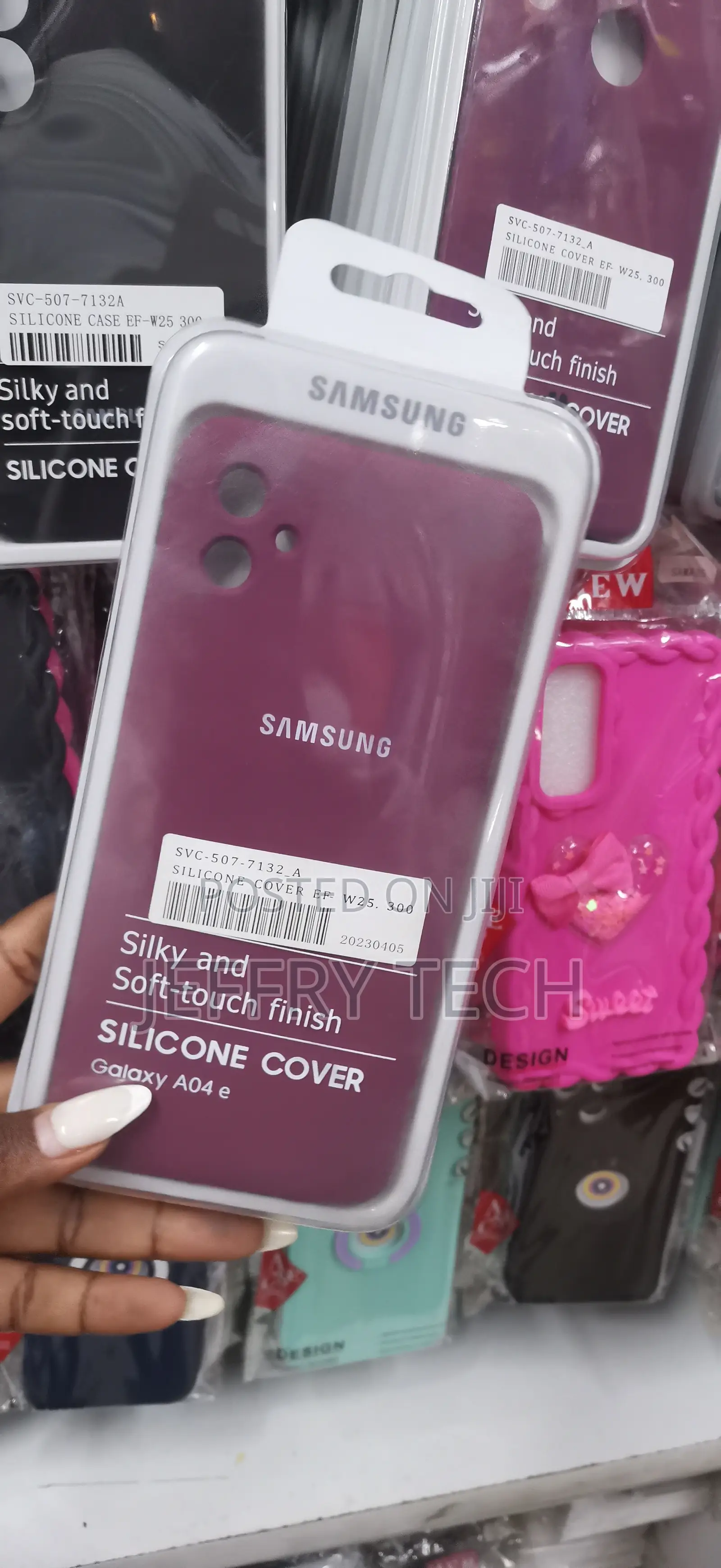 Samsung Galaxy A04e Silicone Cover in Burgundy With a Soft-Touch