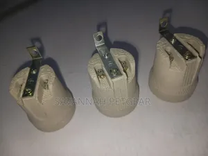Ceramic E27 Lamp Holders With Metal Mounting Brackets For Brooder Lamp