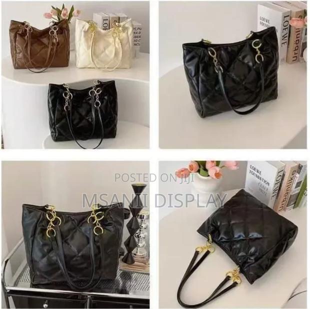 Tote With Detailed Chain - thumbnail 2