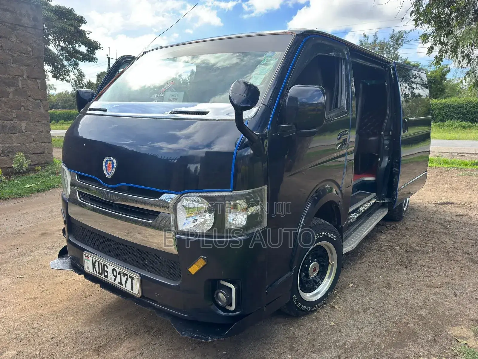 Toyota HiAce 2014 Black