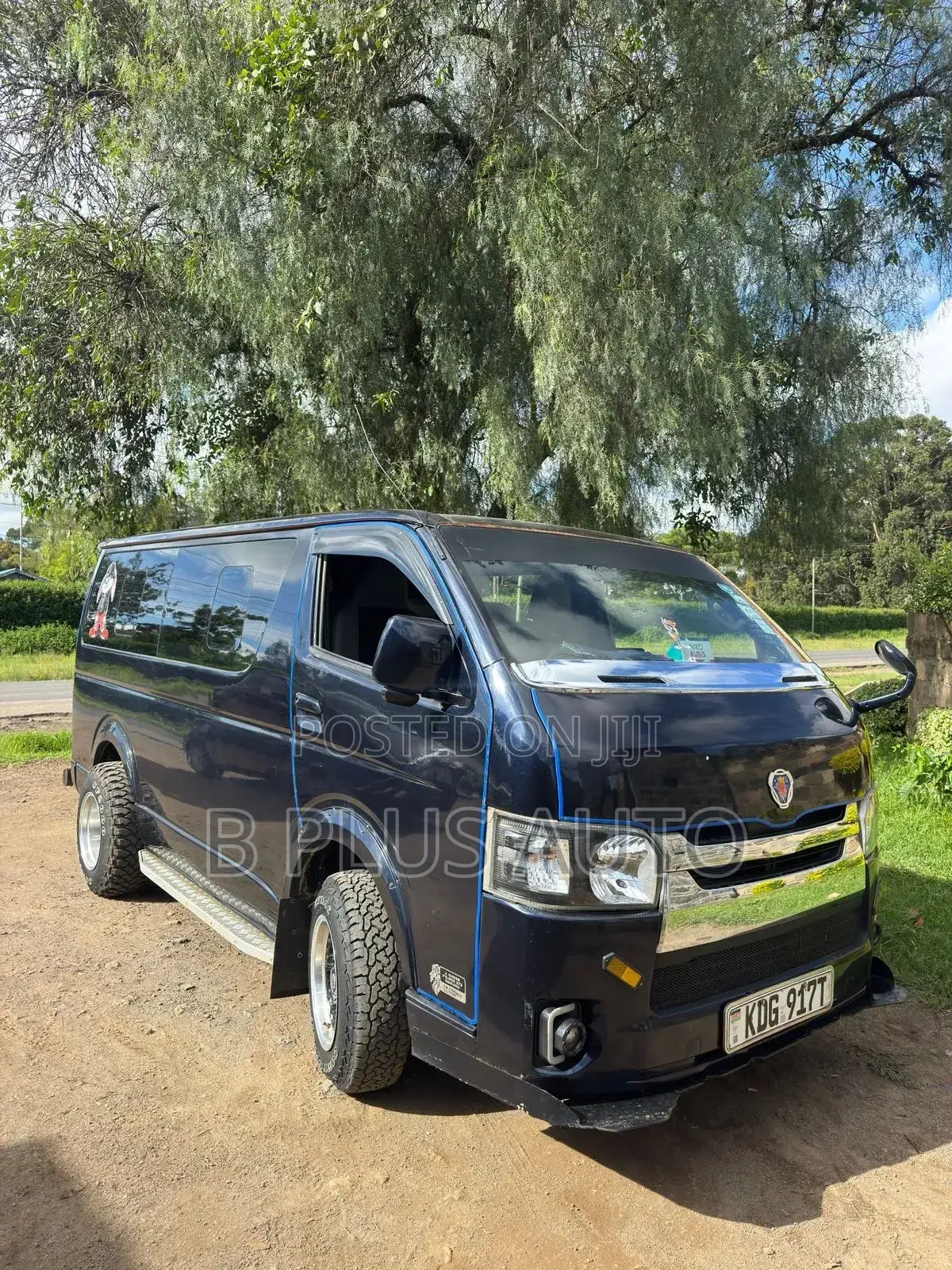 Toyota HiAce 2014 Black