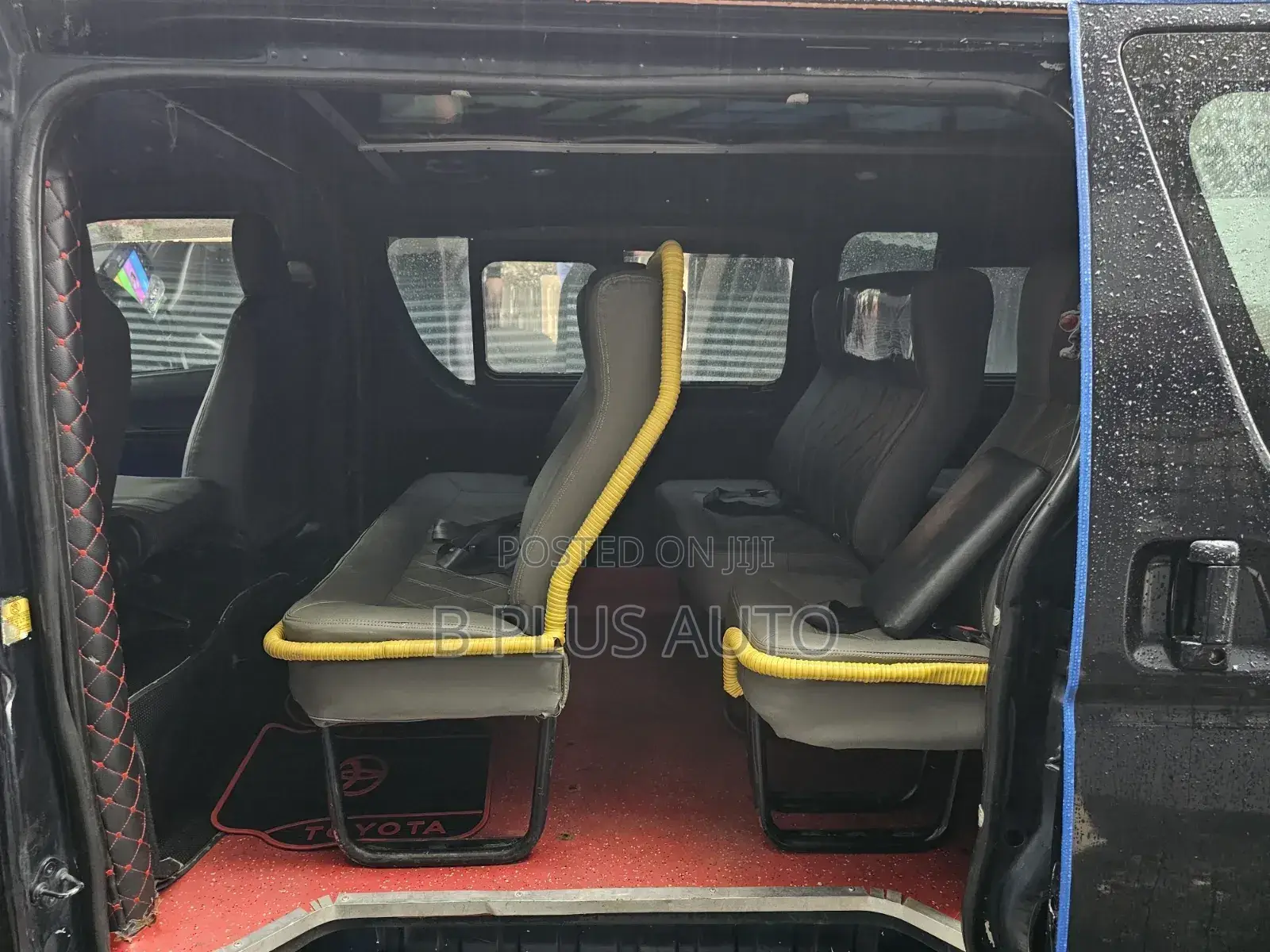 Toyota HiAce 2014 Black