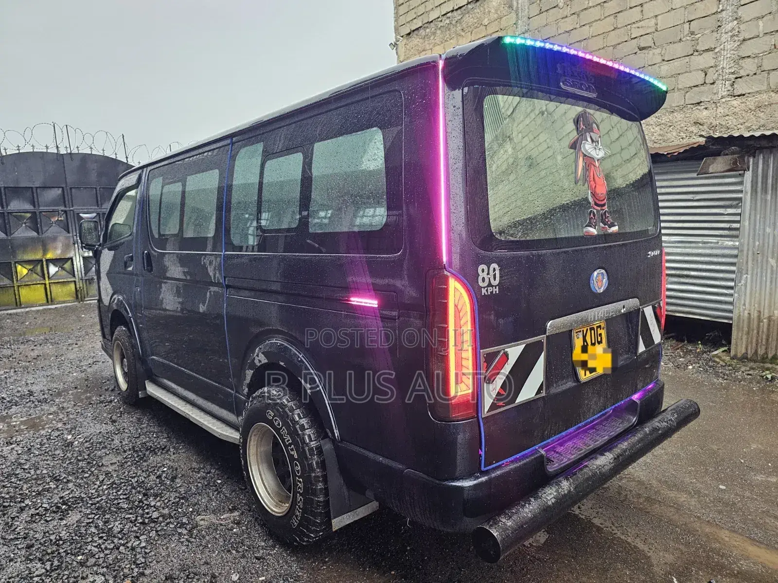 Toyota HiAce 2014 Black