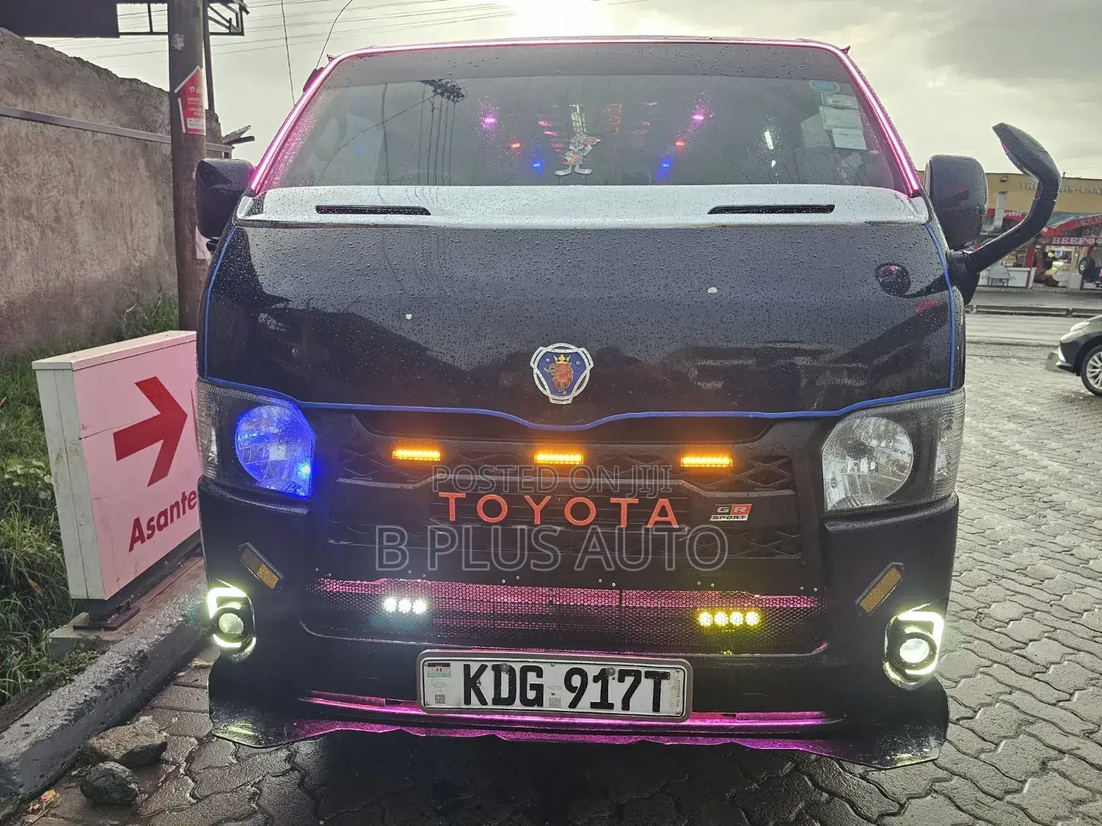 Toyota HiAce 2014 Black
