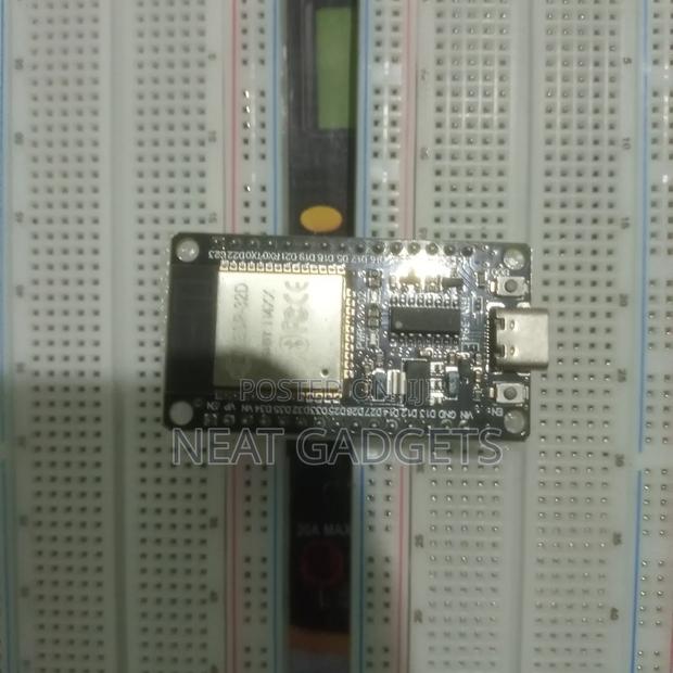 Esp32 and Breadboard - thumbnail 3