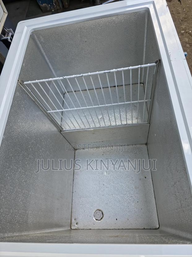 250l Closed Chest Freezer - thumbnail 2