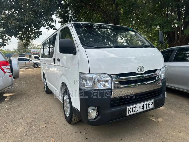 Toyota HiAce 2011 White - thumbnail 4