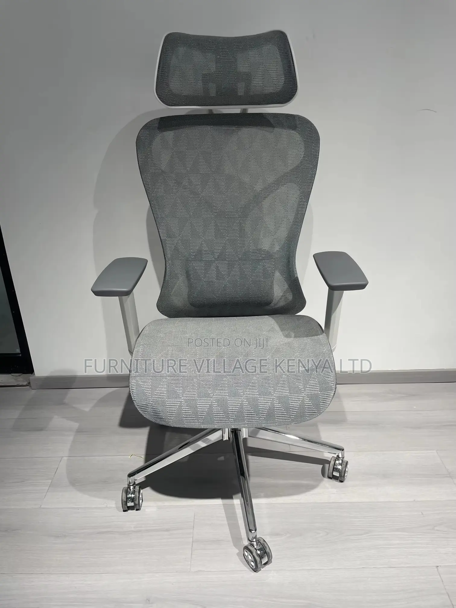 Office Chair: White Swivel Adjustable Footrest Office Seat