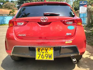 Toyota Auris 2013 Red