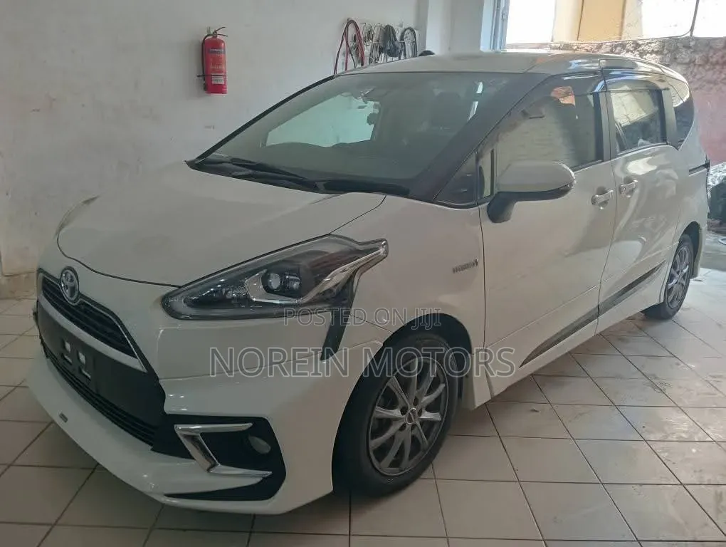 Toyota Sienta 1.5 Hybrid FWD 2018 Off white