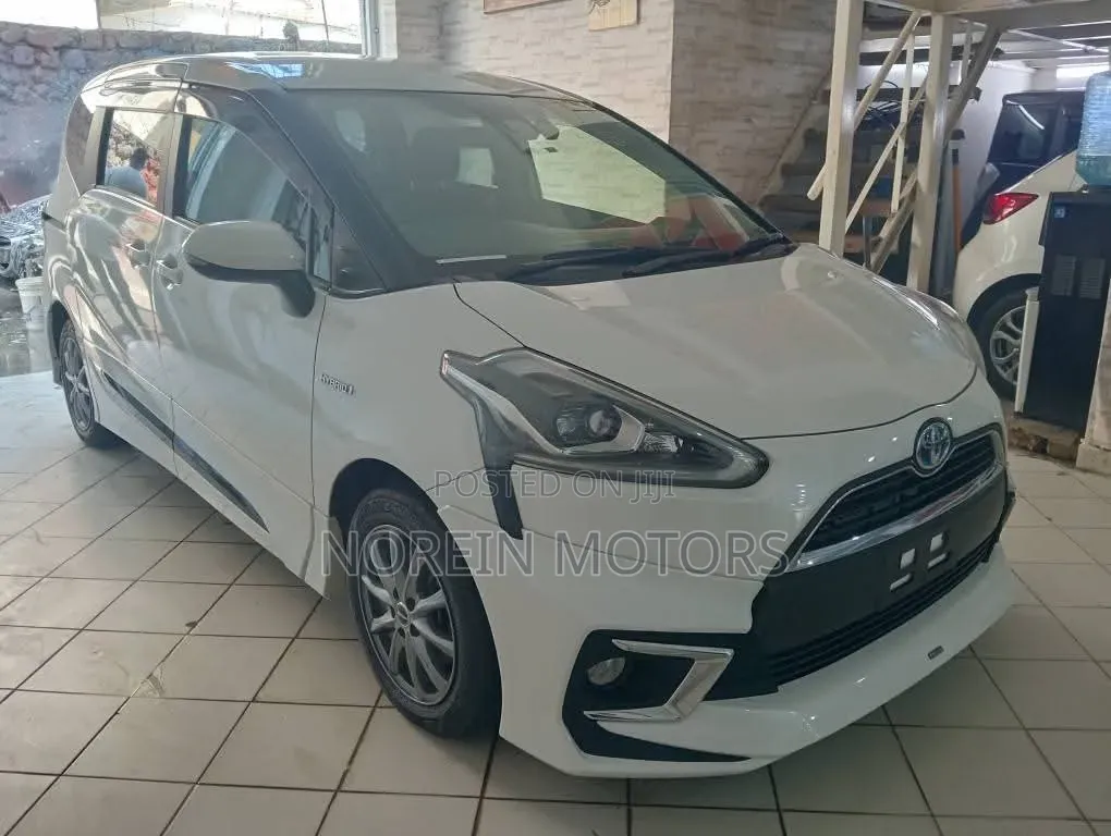 Toyota Sienta 1.5 Hybrid FWD 2018 Off white