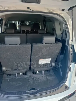 Toyota Sienta 1.5 Hybrid FWD 2018 Off white