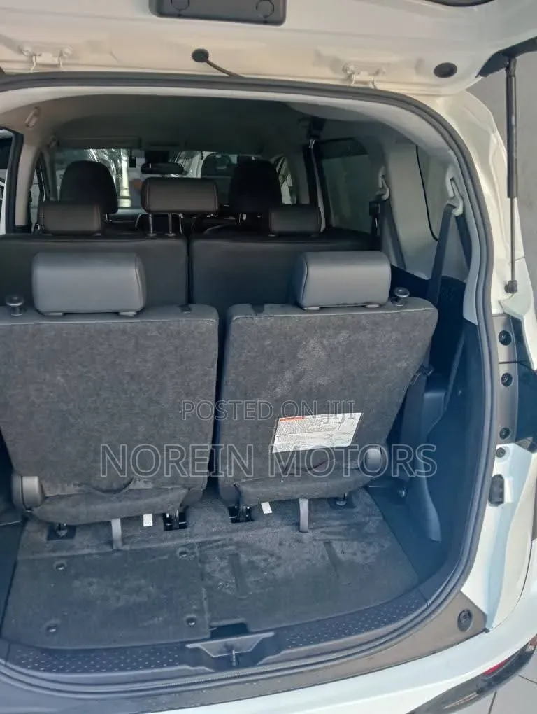 Toyota Sienta 1.5 Hybrid FWD 2018 Off white