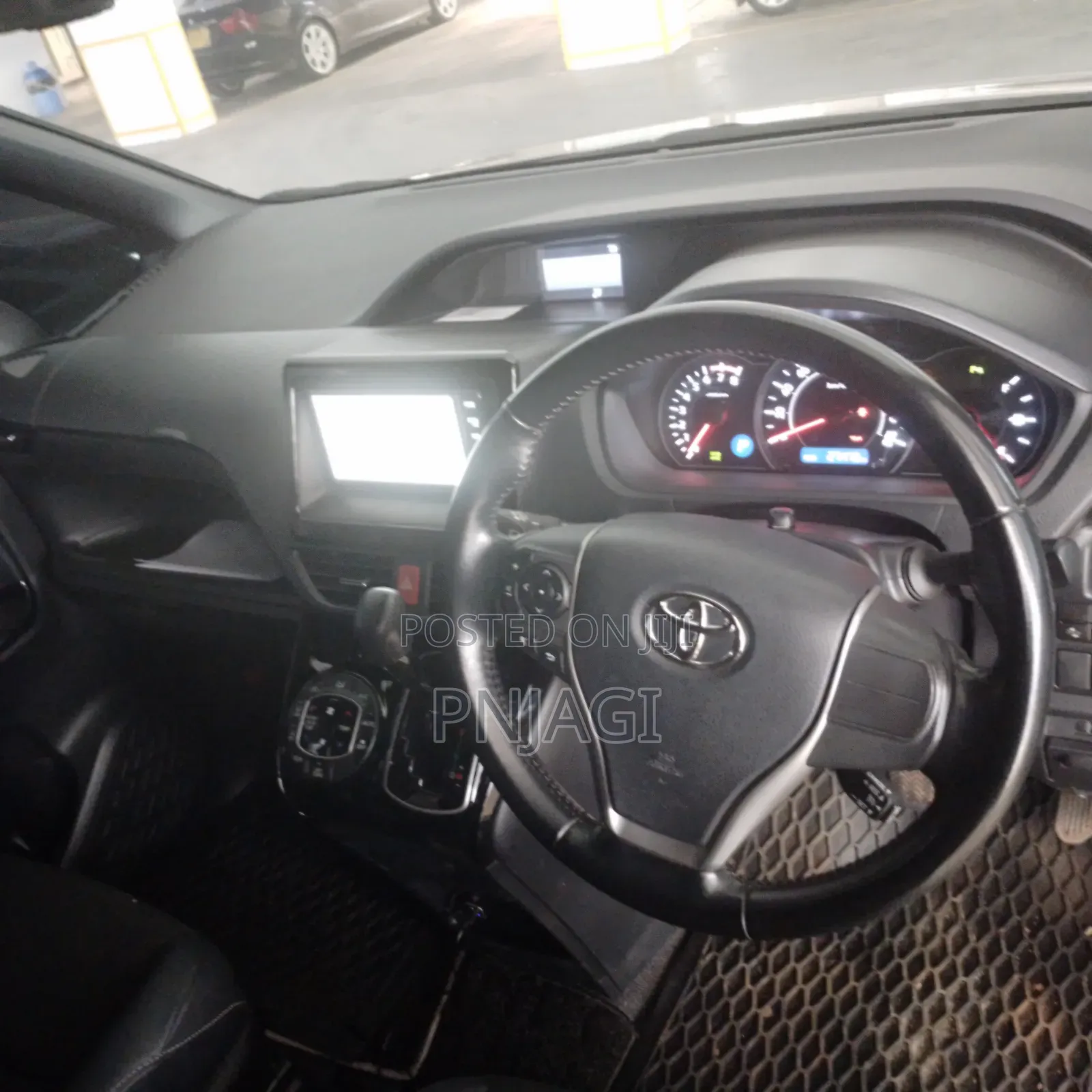 Toyota Noah for Hire