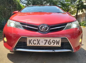 Toyota Auris 2013 Red