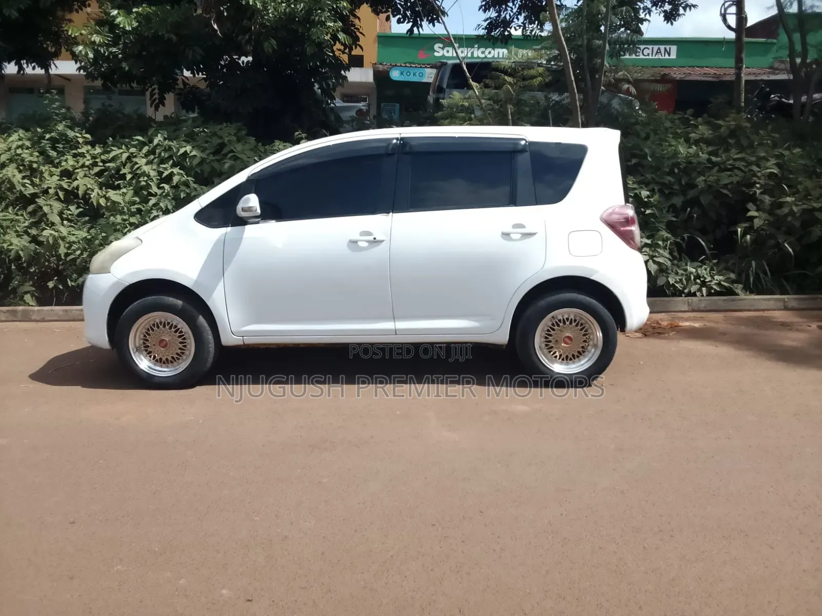 Toyota Ractis 2010 White