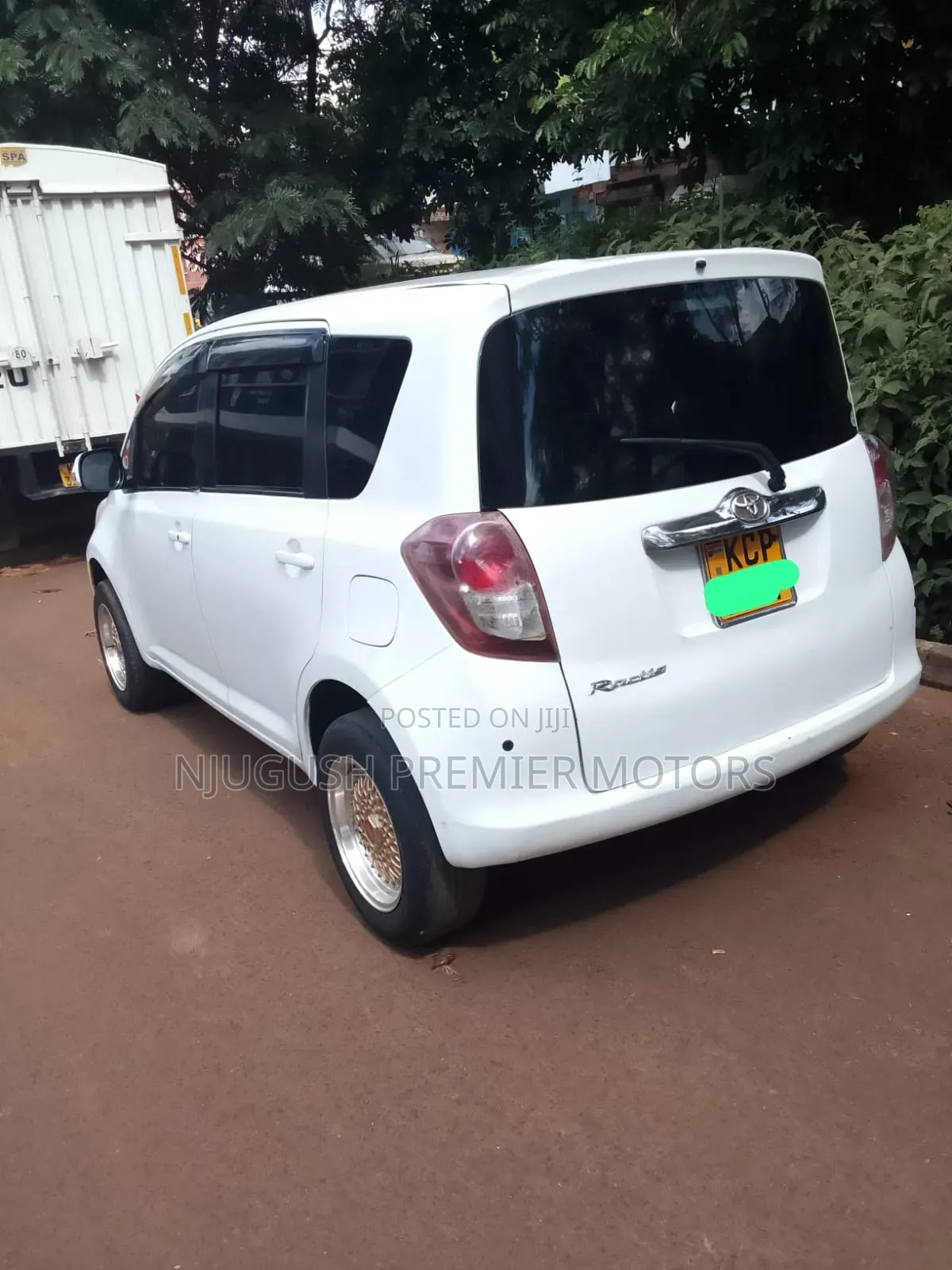 Toyota Ractis 2010 White