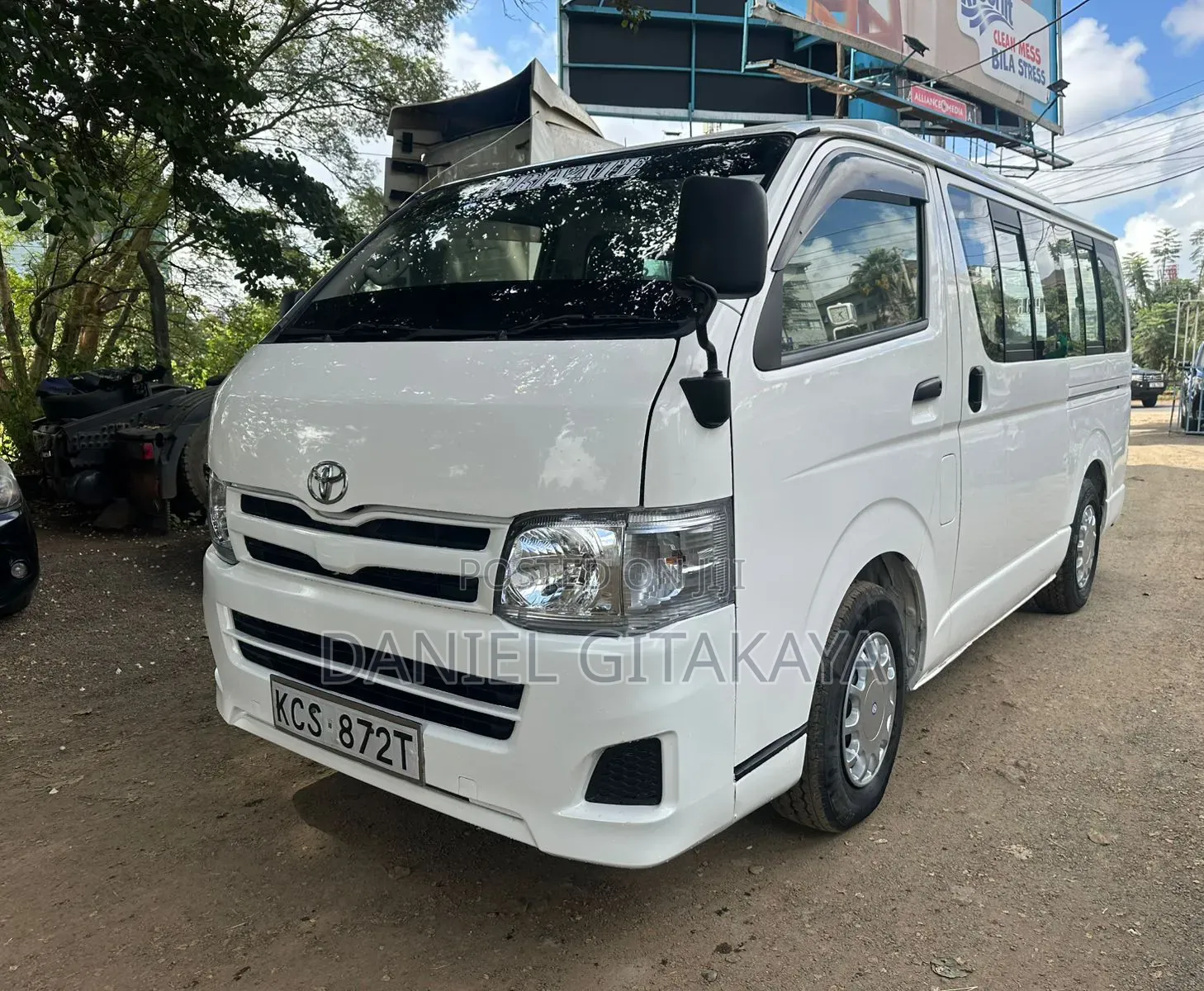 Toyota HiAce 2013 White