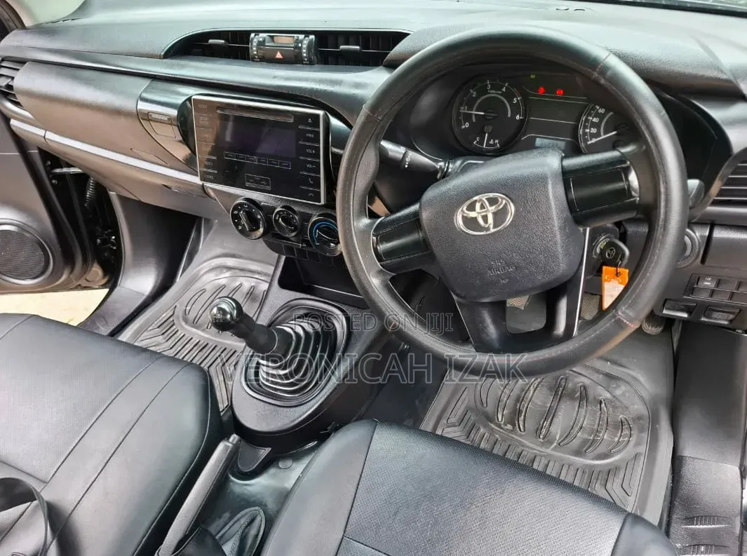 Toyota Hilux 2019 Black