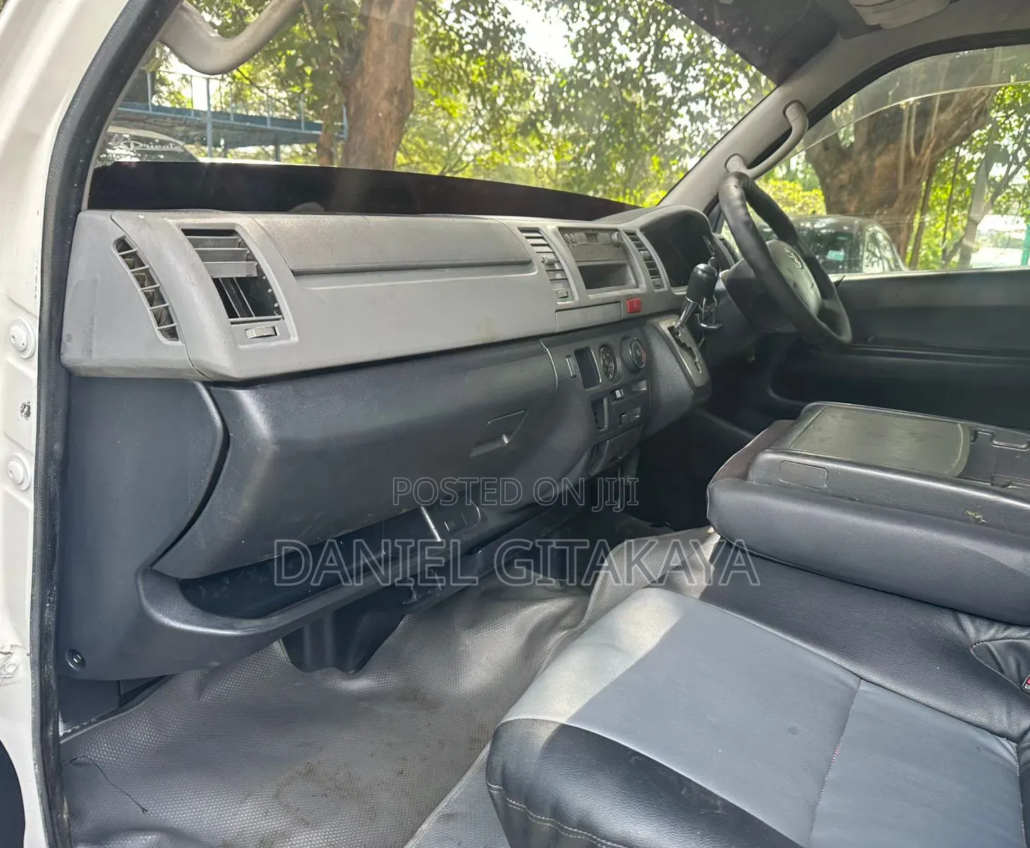 Toyota HiAce 2013 White