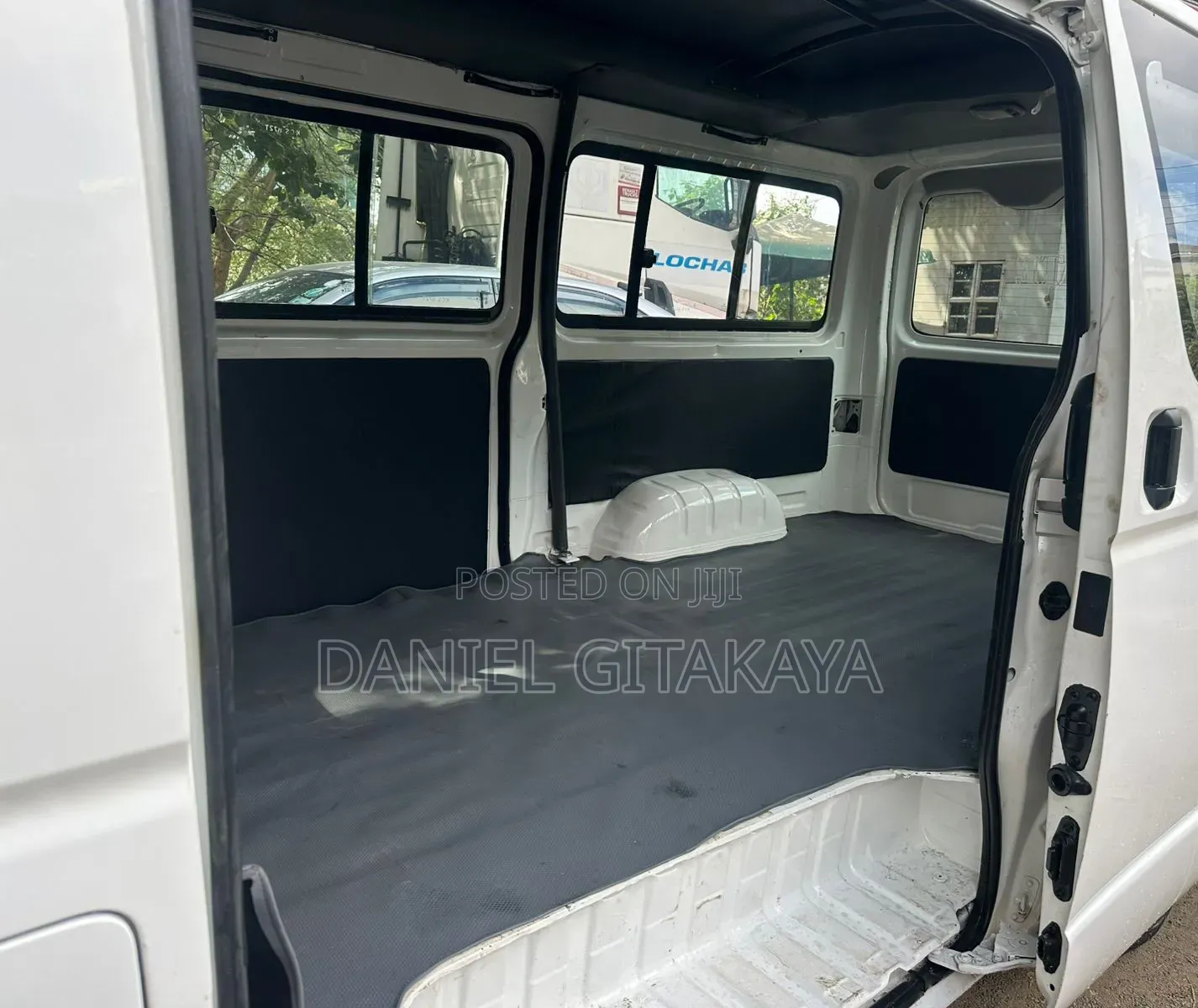 Toyota HiAce 2013 White