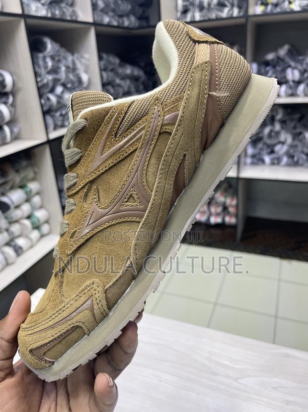 The Mizuno Lg 60s  - thumbnail 3