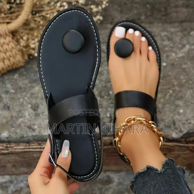 Ladies Leather Toe Ring Sandals (Size 36-42)