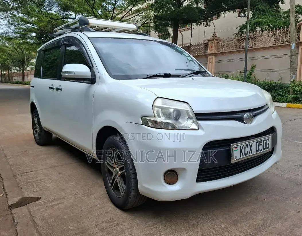 Toyota Sienta 2012 White