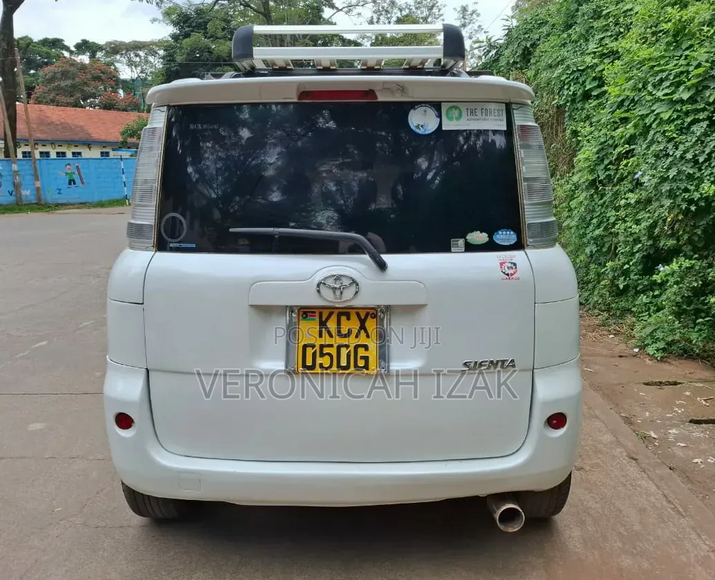 Toyota Sienta 2012 White