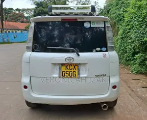 Toyota Sienta 2012 White
