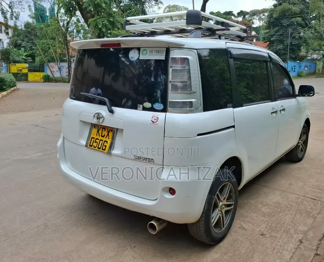 Toyota Sienta 2012 White