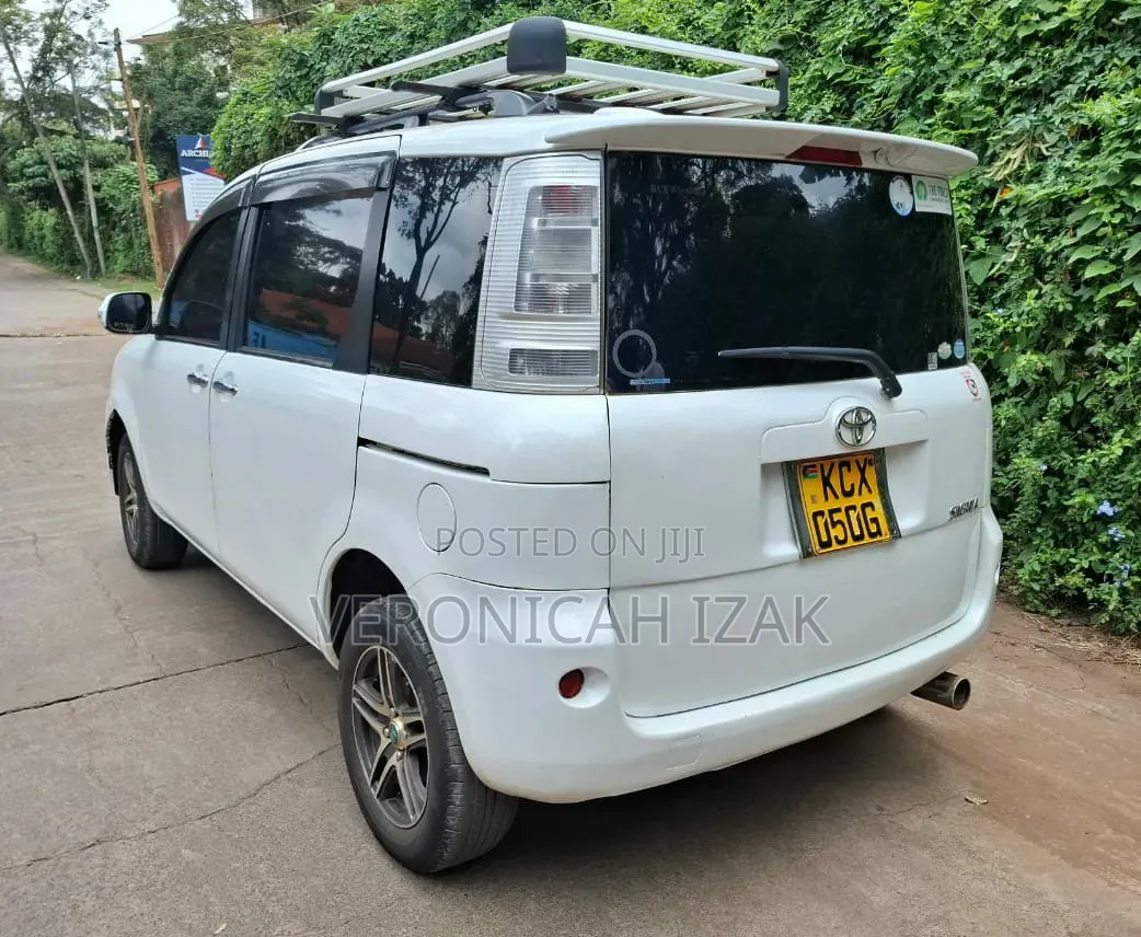 Toyota Sienta 2012 White