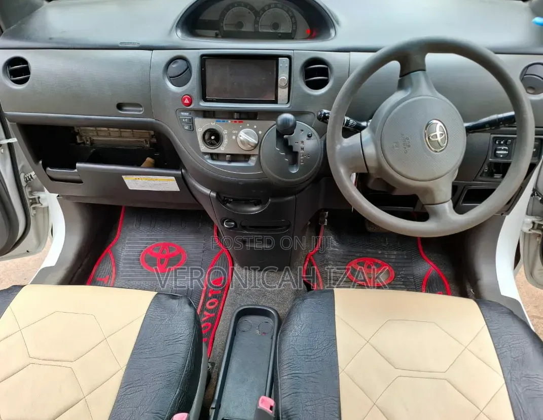 Toyota Sienta 2012 White