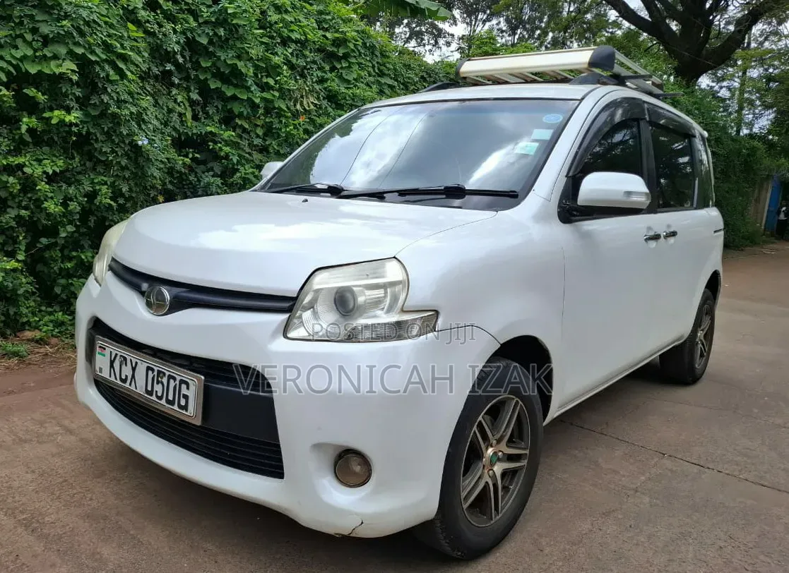 Toyota Sienta 2012 White