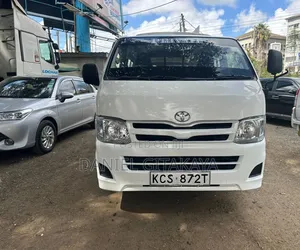 Toyota HiAce 2013 White