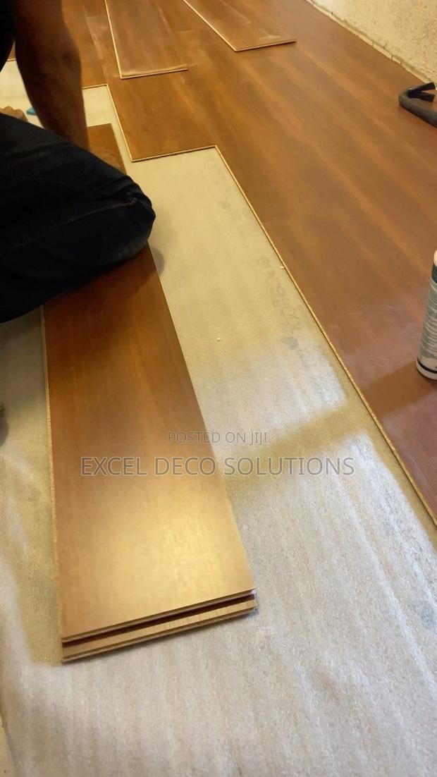 Laminate Flooring – Luxury Wood Style Interior Design - main view