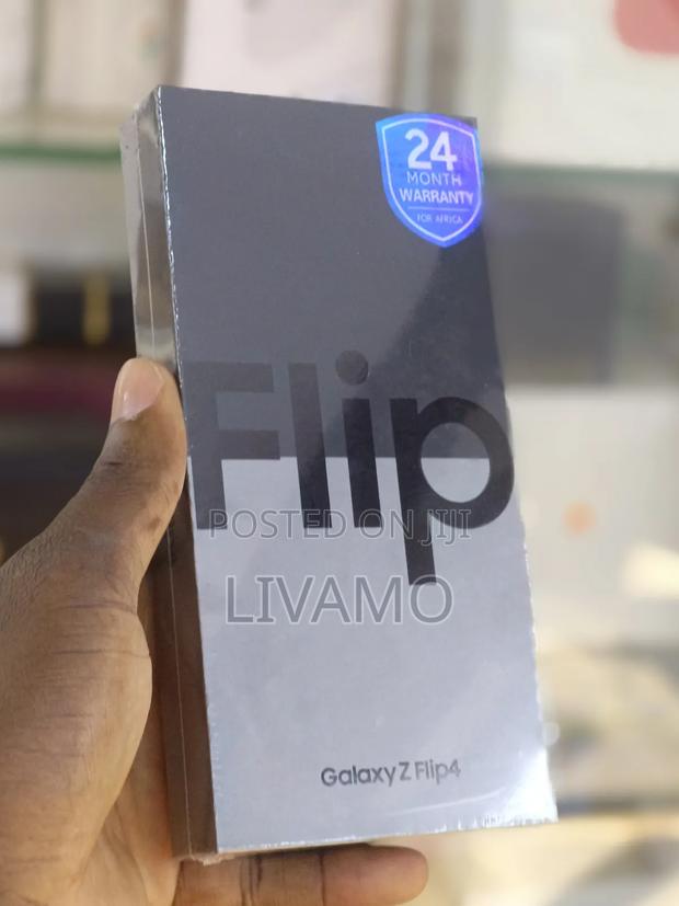 New Samsung Galaxy Z Flip4 128 GB Black - thumbnail 2