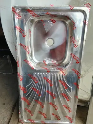 Kitchen Sink With One Bowl and a Drainboard
