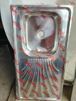 Kitchen Sink With One Bowl and a Drainboard
