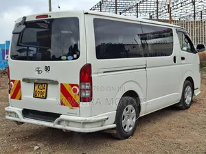 Toyota HiAce 2013 White