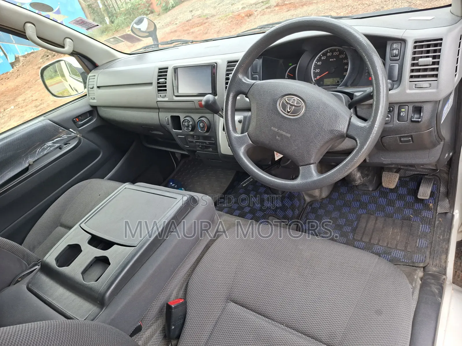 Toyota HiAce 2013 White