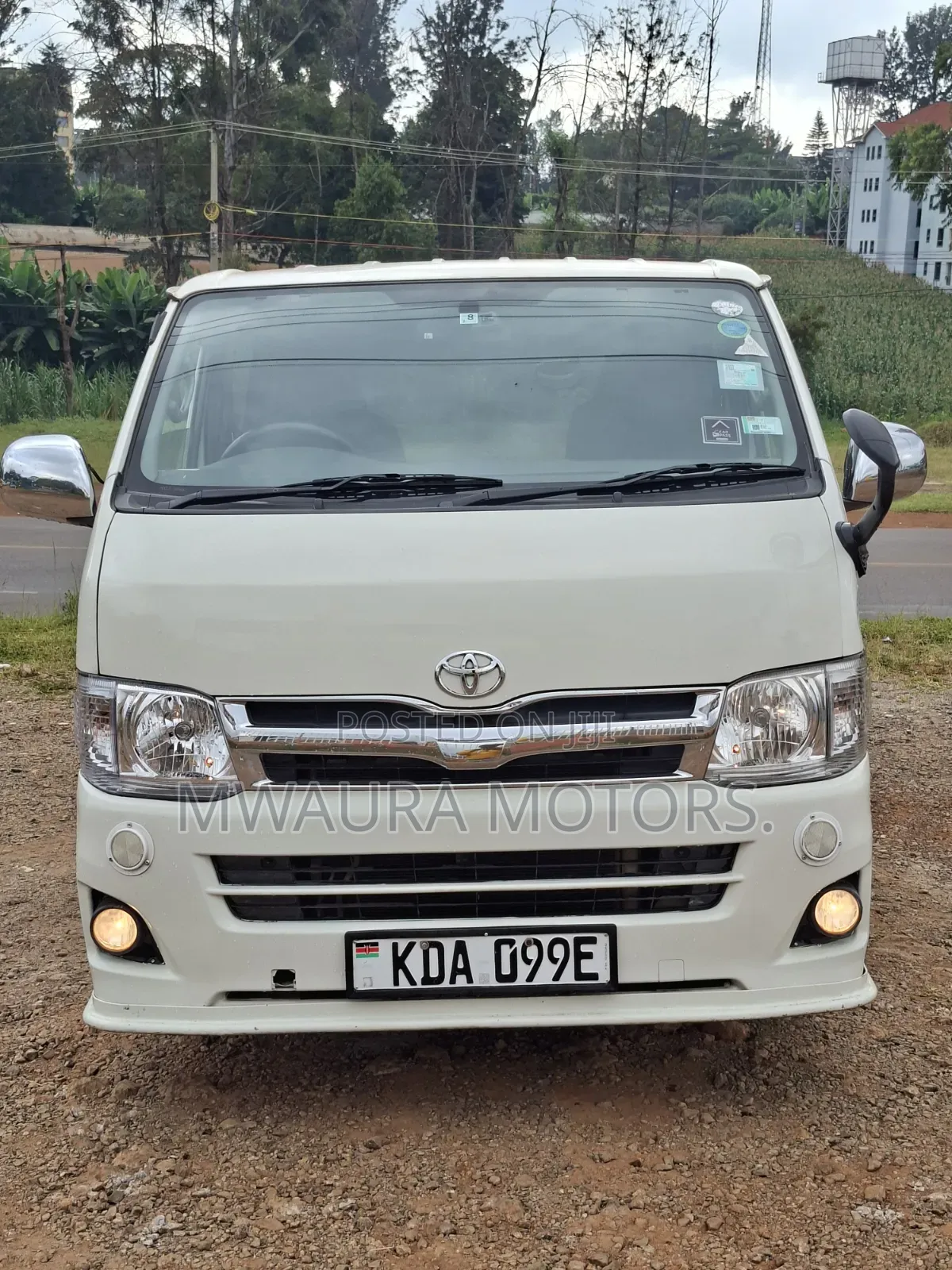 Toyota HiAce 2013 White