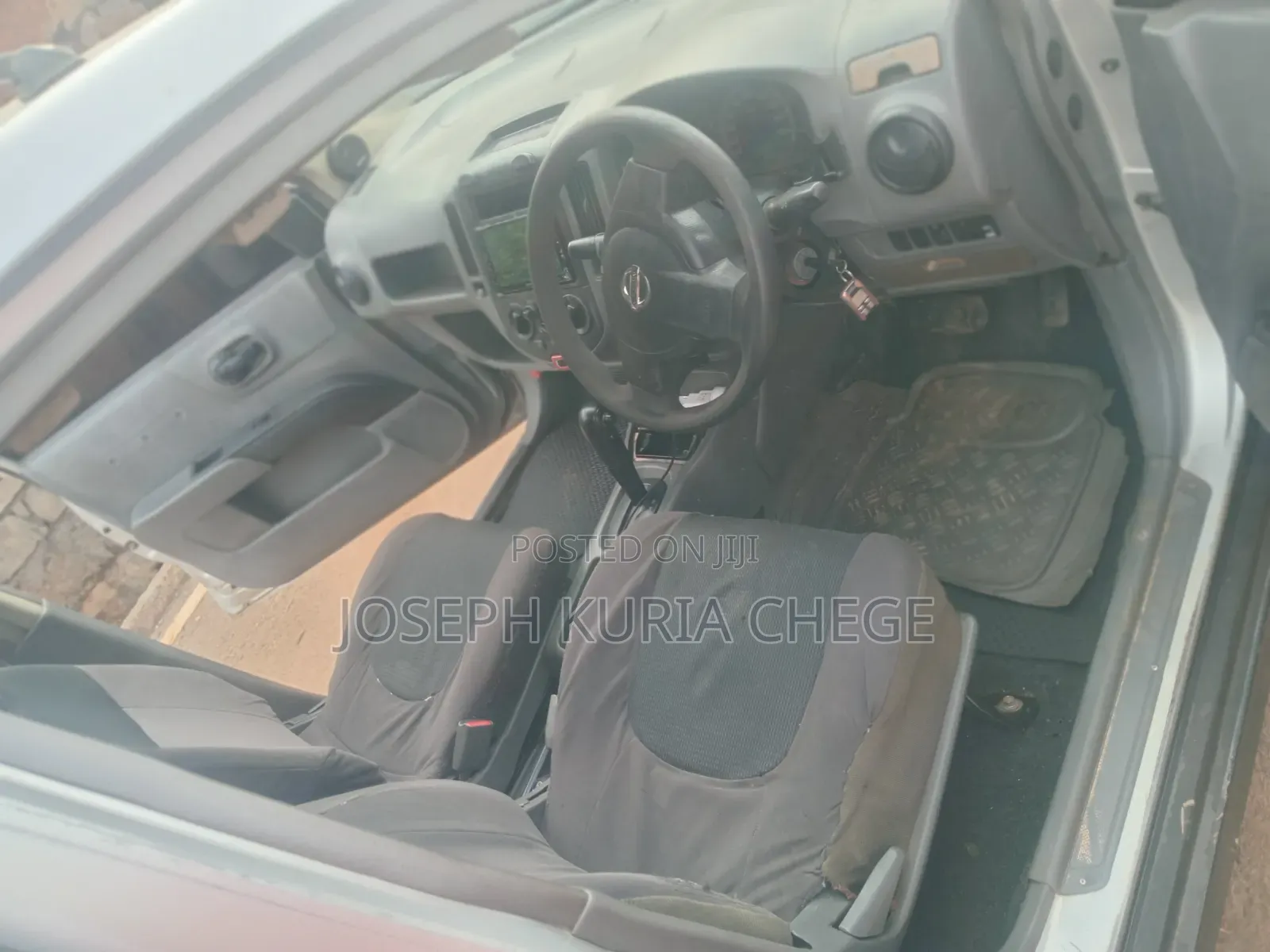 Nissan Advan 2010 Silver