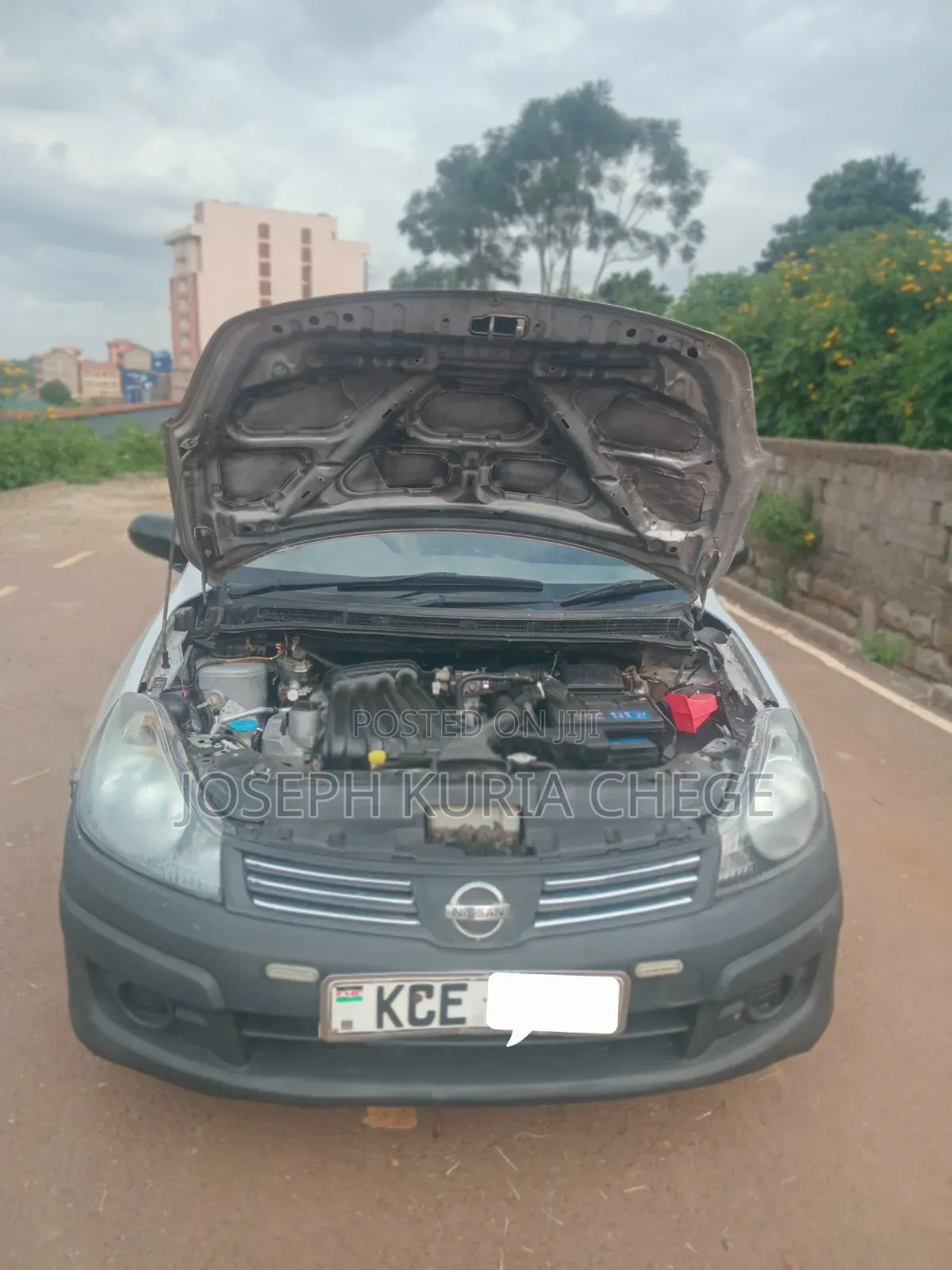 Nissan Advan 2010 Silver