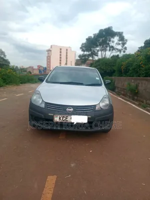 Nissan Advan 2010 Silver