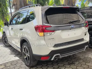 Subaru Forester Premium 2021 White