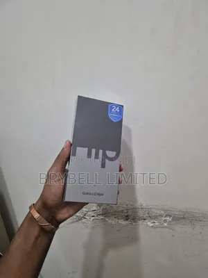 New Samsung Galaxy Z Flip4 256 GB Purple