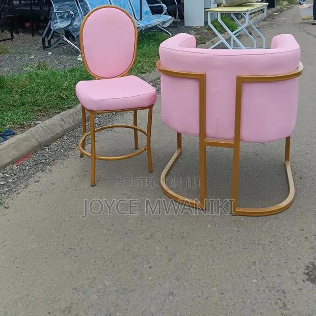 2 Manicure Seats